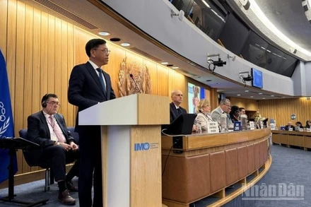 Tại Phiên họp IMO 34, Thứ trưởng Xây dựng Nguyễn Xuân Sang đã có bài phát biểu quan trọng, thể hiện cam kết mạnh mẽ của Việt Nam về an toàn, môi trường, thúc đẩy phát triển bền vững hàng hải.