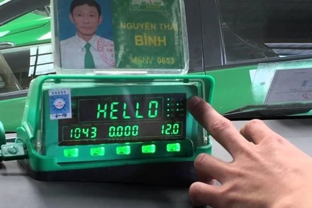 Đồng hồ tính tiền của các hãng taxi hiện nay đơn thuần có 2 chức năng đo đếm chiều dài quãng đường và tính ra số tiền, chưa phải là máy tính tiền (theo dạng máy POS).