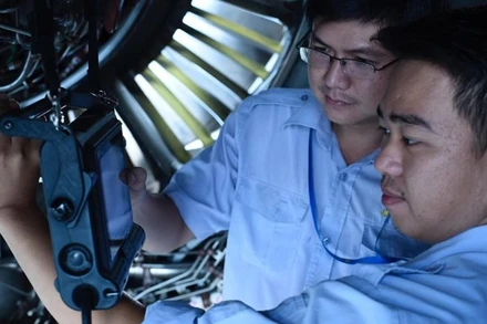 Đội ngũ kỹ thuật (VAECO) đang dốc toàn lực thực hiện cập nhật phần mềm cho khoảng 20 tàu bay bị ảnh hưởng. Với thời gian xử lý kỹ thuật trung bình khoảng 1 giờ/tàu bay, hãng dự kiến sẽ hoàn tất toàn bộ công tác này ngay trong ngày 29/11.