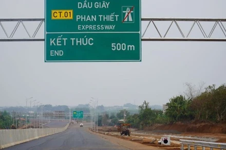 Bộ Xây dựng đề nghị các tỉnh Đồng Nai và Lâm Đồng có biện pháp ngăn chặn, xử lý nghiêm hành vi trộm cắp tài sản công trình trên tuyến đường cao tốc Phan Thiết-Dầu Giây.