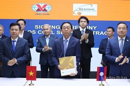 Công ty cổ phần Xuất nhập khẩu than và Công ty cổ phần Kinh doanh than miền bắc ký hợp đồng mua bán than với Công ty Năng lượng Xekong (Tập đoàn Phonesack (Lào).