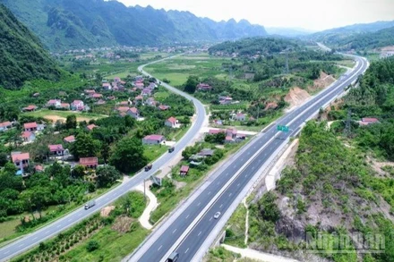 Nhu cầu đầu tư hạ tầng của Việt Nam hiện nay rất lớn, trong khi nguồn lực ngân sách nhà nước có hạn, đòi hỏi cần huy động mạnh mẽ hơn các nguồn lực xã hội để đáp ứng yêu cầu tăng trưởng trung và dài hạn.