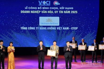 Vietnam Airlines được vinh danh trong hạng mục Top 20 doanh nghiệp văn hóa, uy tín năm 2025 trong chương trình bình chọn do Liên đoàn Thương mại và Công nghiệp Việt Nam (VCCI) chỉ đạo tổ chức.