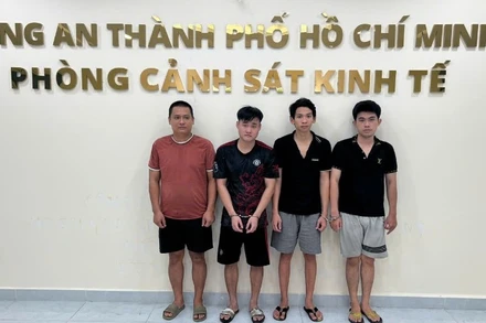 Các đối tượng tại cơ quan chức năng. (Ảnh: Công an cung cấp)