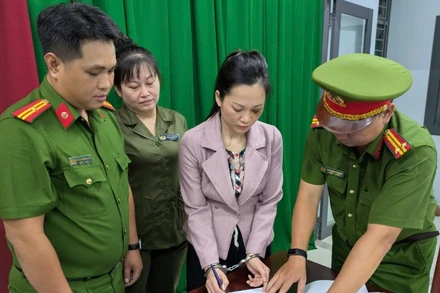 Bà Nguyễn Thị Tuyết Chinh tại cơ quan Công an. (Ảnh: Công an cung cấp)