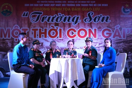 Các cựu nữ chiến sĩ Trường Sơn trong chương trình giao lưu "Trường Sơn-Một thời con gái"