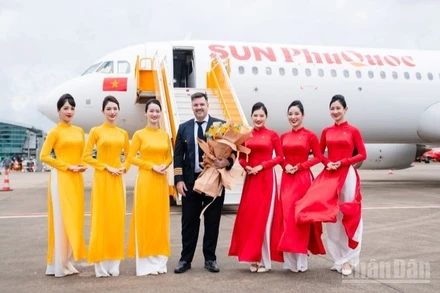 Chiếc máy bay đầu tiên trong đội bay 8 chiếc đánh dấu bước khởi đầu của chiến lược đầu tư bài bản vào đội bay hiện đại, vận hành an toàn - ổn định- đẳng cấp của Sun PhuQuoc Airways.