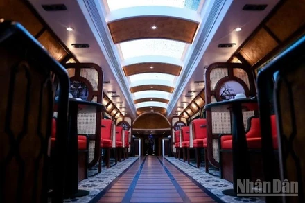 Tổng công ty Đường sắt Việt Nam (VNR) ra mắt đoàn tàu du lịch "Hà Nội 5 cửa ô".