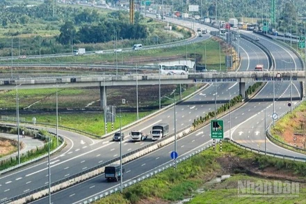 Một đoạn tuyến dự án đường cao tốc Trung Lương-Mỹ Thuận.