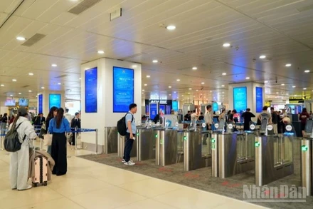 Vietnam Airlines khuyến khích hành khách sử dụng công nghệ sinh trắc học để rút ngắn thời gian làm thủ tục tại sân bay.