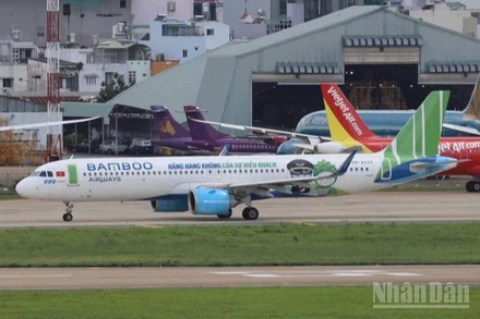 3 hãng hàng không Vietnam Airlines, Vietjet và Bamboo Airways đang xúc tiến công tác chuẩn bị cho chuyến bay chính thức đầu tiên vào ngày 19/12 tới tại Cảng Hàng không quốc tế Long Thành.