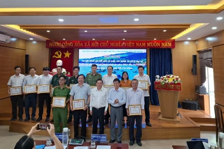 Sở Nông nghiệp và Môi trường Thành phố Hồ Chí Minh khen thưởng các đơn vị hoàn thành xuất sắc nhiệm vụ trong công tác IUU.