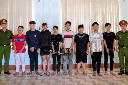 Các đối tượng tại cơ quan chức năng. (Ảnh: Công an cung cấp)