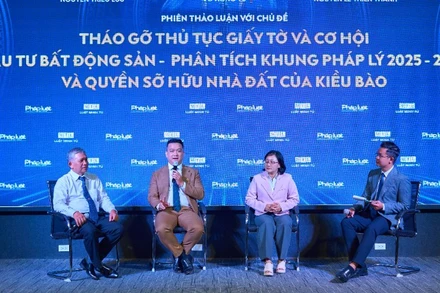 Các diễn giả chia sẻ tại tọa đàm. 