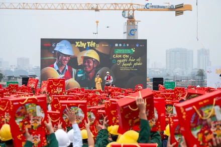 Xây Tết tổ chức trên toàn quốc nhằm tri ân các đóng góp thầm lặng của hơn 33.000 lao động. (Ảnh: Việt Hà)