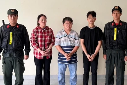 Các đối tượng tại cơ quan chức năng. (Ảnh: Công an cung cấp)