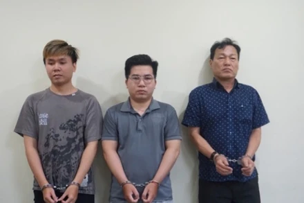 Các đối tượng từ trái qua: Nguyễn Hoàng Tân, Nguyễn Đức Minh, Lê Văn Cần. (Ảnh: Công an cung cấp)