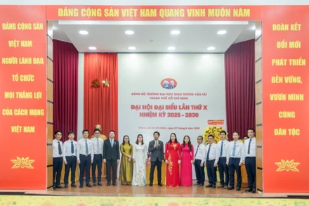 Ban chấp hành Đảng bộ Trường đại học Giao thông vận tải Thành phố Hồ Chí Minh nhiệm kỳ 2025-2030 ra mắt đại hội.