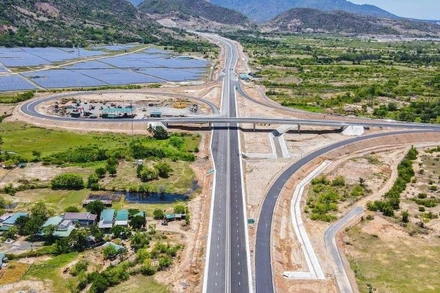 Trên toàn tuyến cao tốc bắc-nam, ngoài những đoạn đang được mở rộng, đến hết năm 2025, vẫn còn 1.222km quy mô 4 làn hạn chế, tập trung chủ yếu tại Mai Sơn-Cam Lộ, Quảng Ngãi-Vĩnh Hảo và Mỹ Thuận-Cà Mau.