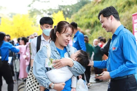 Người lao động về quê đón Tết dịp Tết Ất Tỵ 2025.