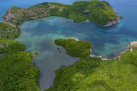 Đặc khu Côn Đảo nhìn từ trên cao. 