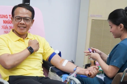 Cộng đồng người Thái Lan tại Việt Nam tham gia hiến máu nhân đạo.