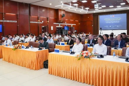 Toàn cảnh phiên làm việc. 