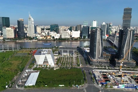 Người dân, doanh nghiệp đang chờ thành phố công bố bảng giá đất áp dụng từ 1/1/2026. 