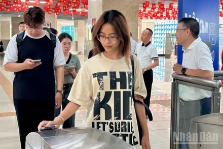 Hà Nội Metro tiếp tục triển khai giai đoạn II giải pháp định danh, xác thực điện tử và nhận diện sinh trắc học trên tuyến đường sắt đô thị số 2A, Cát Linh-Hà Đông.