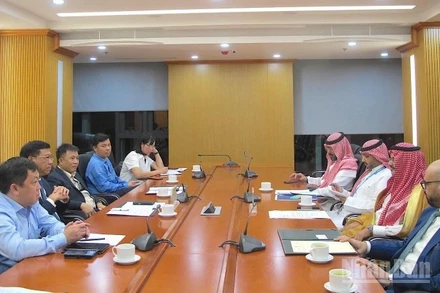 Thứ trưởng Xây dựng Nguyễn Xuân Sang tiếp và làm việc với ông Musa bin Ahmed Al-Barqi, Thứ trưởng Giao thông vận tải và dịch vụ logistics Saudi Arabia.