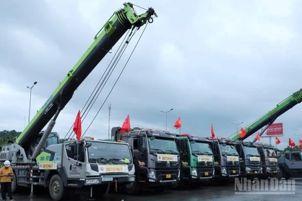 Tổng công ty Đầu tư phát triển đường cao tốc Việt Nam (VEC) khởi công dự án xây dựng mở rộng đoạn Yên Bái-Lào Cai thuộc tuyến cao tốc Nội Bài-Lào Cai.