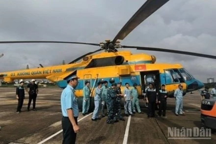 Các đơn vị điều hành bay thuộc VATM đã phối hợp hiệu quả, bảo đảm an toàn cho 14 lượt cất cánh, hạ cánh của các chuyến bay trực thăng vận chuyển hàng cứu trợ tới những địa bàn bị cô lập ở Cao Bằng, Thái Nguyên và Lạng Sơn.