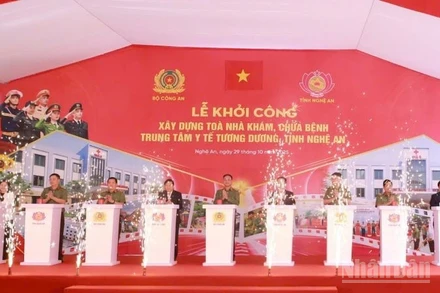 Tập đoàn Đèo Cả phối hợp Ủy ban nhân dân tỉnh Nghệ An khởi công xây dựng tòa nhà Khám chữa bệnh Trung tâm Y tế Tương Dương (xã Tương Dương) và Trường Mầm non Mường Ải (xã Mường Típ).