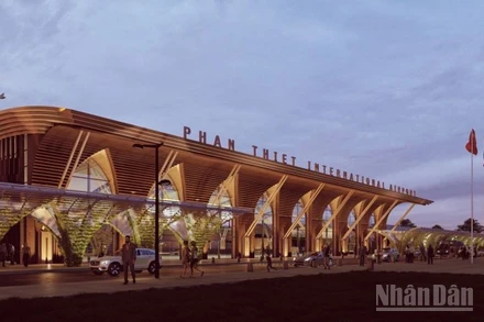 Công ty Trách nhiệm hữu hạn Cảng Hàng không Mặt Trời Phan Thiết (thuộc Tập đoàn Sun Group) được lựa chọn là nhà đầu tư xây dựng Cảng hàng không dân dụng Phan Thiết, với tổng vốn đầu tư hơn 3.800 tỷ đồng.