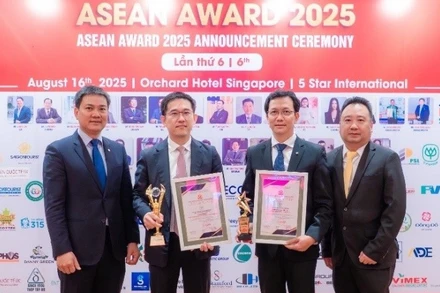 Ban Lãnh đạo C.P. Việt Nam tại buổi lễ trao giải.