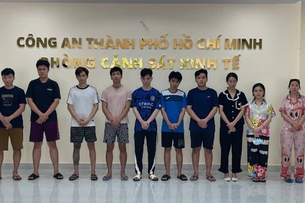 Các đối tượng tại cơ quan chức năng. (Ảnh: Công an cung cấp)