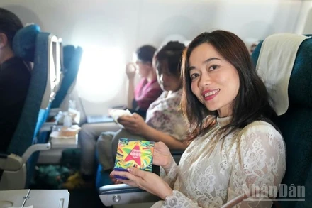 Vietnam Airlines phục vụ miễn phí bánh trung thu trên các chuyến bay từ ngày 10-14/9.