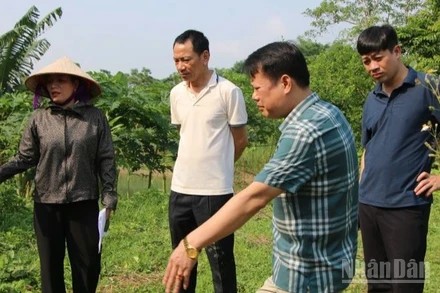 Lãnh đạo xã Thanh Thịnh (Thái Nguyên) lập tổ công tác đến từng gia đình vận động nhận tiền đền bù, bàn giao mặt bằng để tăng tốc tiến độ dự án.