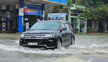 Nước ngập đường đô thị phường Quảng Phú, tỉnh Thanh Hóa.