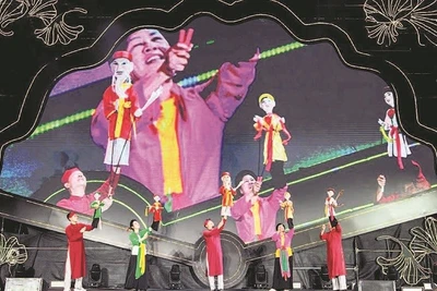 Nghệ nhân biểu diễn múa rối tại Festival Thăng Long - Hà Nội.