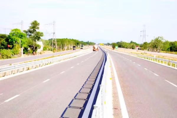 Đoạn tuyến cao tốc này có bốn làn xe, bề rộng nền đường 17m, tốc độ cao nhất cho phép 80 km/giờ.