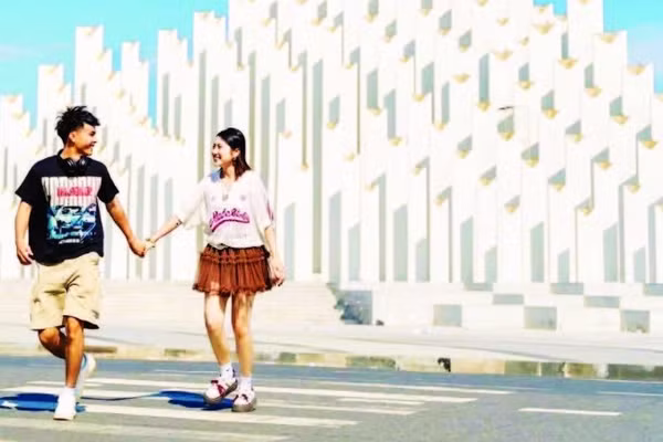 Khách du lịch check-in tháp Tam Thắng, một trong những điểm đến lý tưởng của du lịch Vũng Tàu.