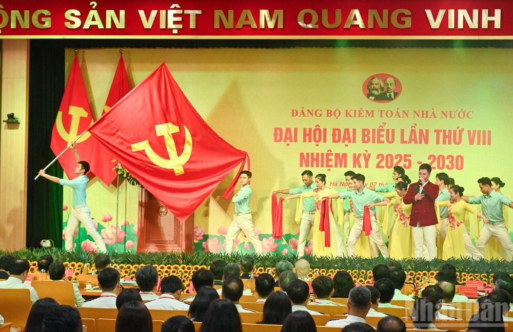 Chương trình văn nghệ mở đầu Đại hội. ndo_br_3-5193.jpg
