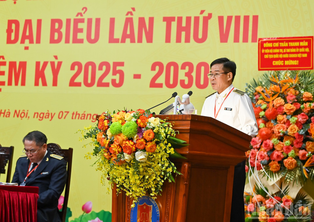 Đại biểu trình bày tham luận tại Đại hội. ndo_br_8-5295.jpg