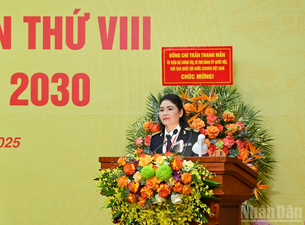 Phó Tổng Kiểm toán Nhà nước Hà Thị Mỹ Dung trình bày báo cáo kiểm điểm Ban Chấp hành Đảng bộ Kiểm toán Nhà nước nhiệm kỳ 2020-2025. ndo_br_7-5283.jpg