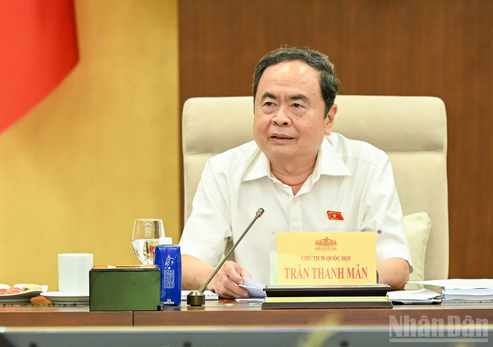 Bí thư Đảng ủy Quốc hội, Chủ tịch Quốc hội Trần Thanh Mẫn phát biểu kết luận cuộc họp. ndo_br_9-1743.jpg