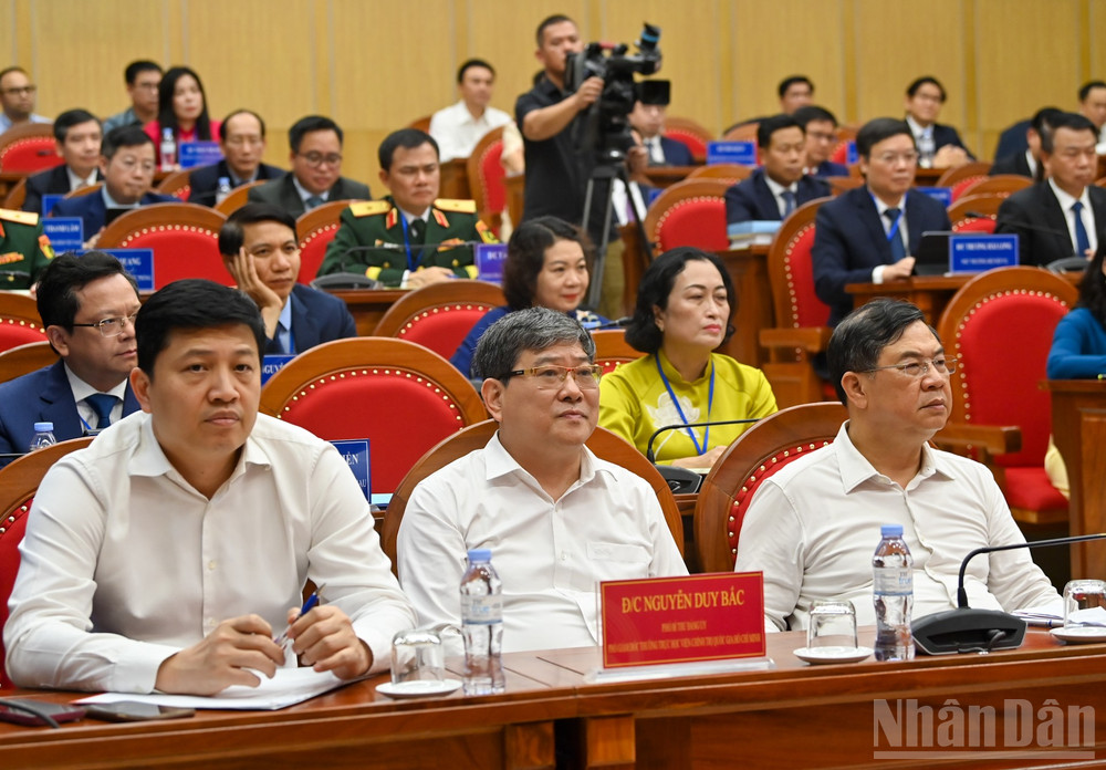 Các đại biểu dự buổi trao đổi. ndo_br_7-7742.jpg
