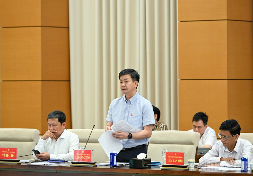Tổng Thư ký Quốc hội, Chủ nhiệm Văn phòng Quốc hội Lê Quang Tùng phát biểu tại hội nghị. ndo_br_7-2392.jpg