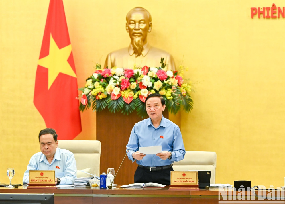 Phó Chủ tịch Quốc hội Nguyễn Khắc Định điều hành nội dung dự thảo Luật sửa đổi, bổ sung một số điều của Luật Tổ chức Tòa án nhân dân. 7-4240-1954.jpg