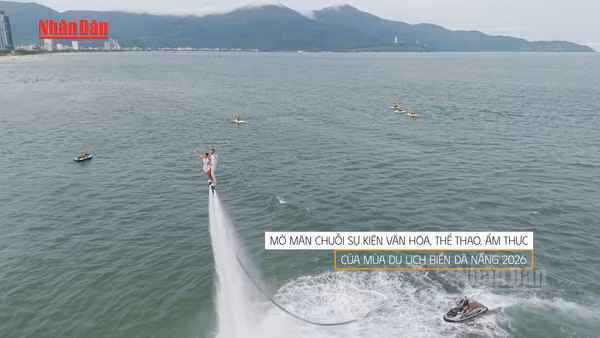 [Video] Nhà vô địch Flyboard thế giới "say đắm" không khí và người dân Đà Nẵng